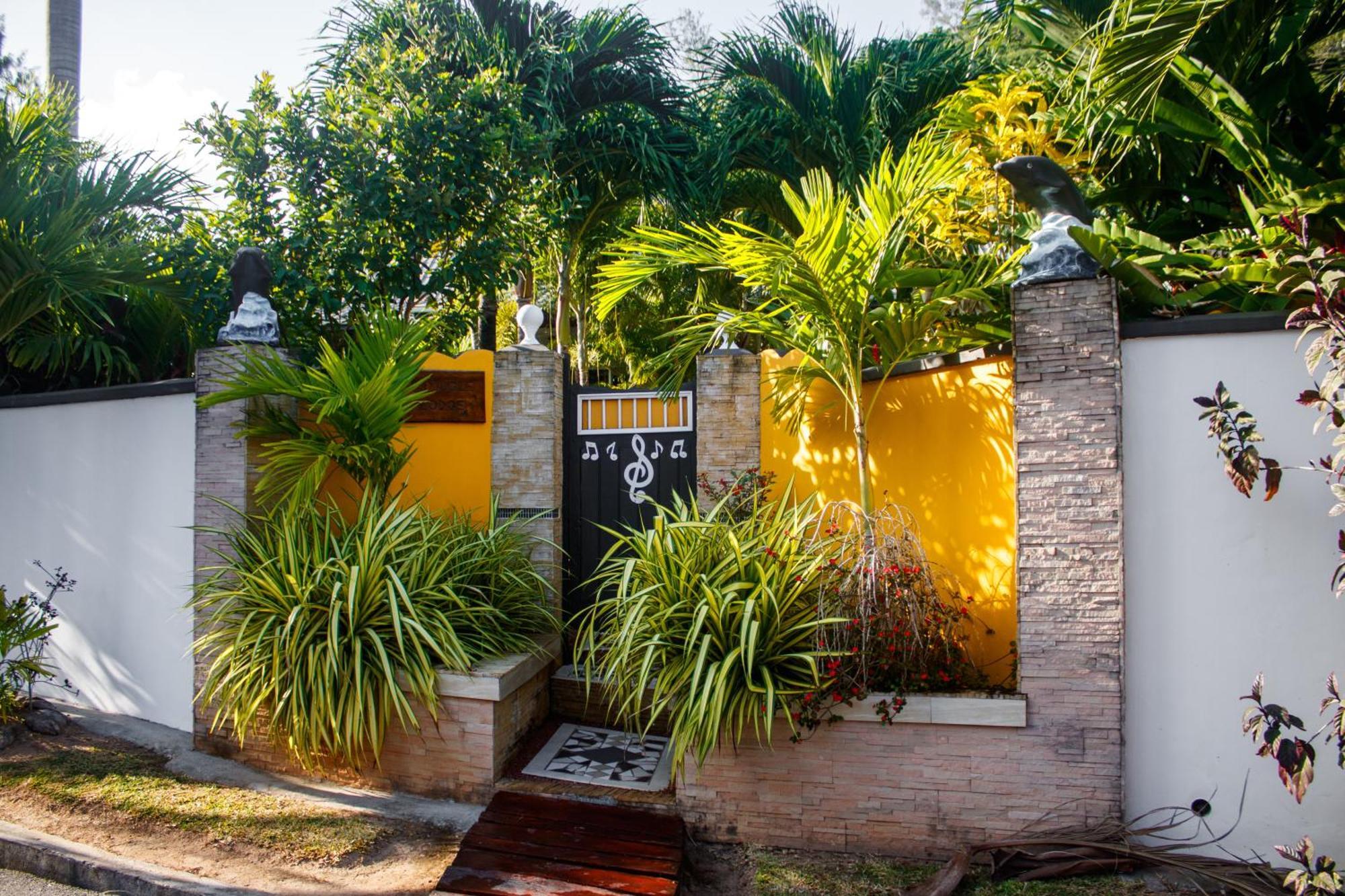 Nid'Aigle Lodge Baie Sainte Anne Bagian luar foto