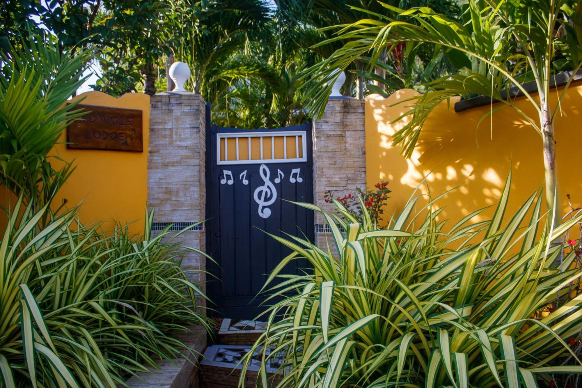 Nid'Aigle Lodge Baie Sainte Anne Bagian luar foto
